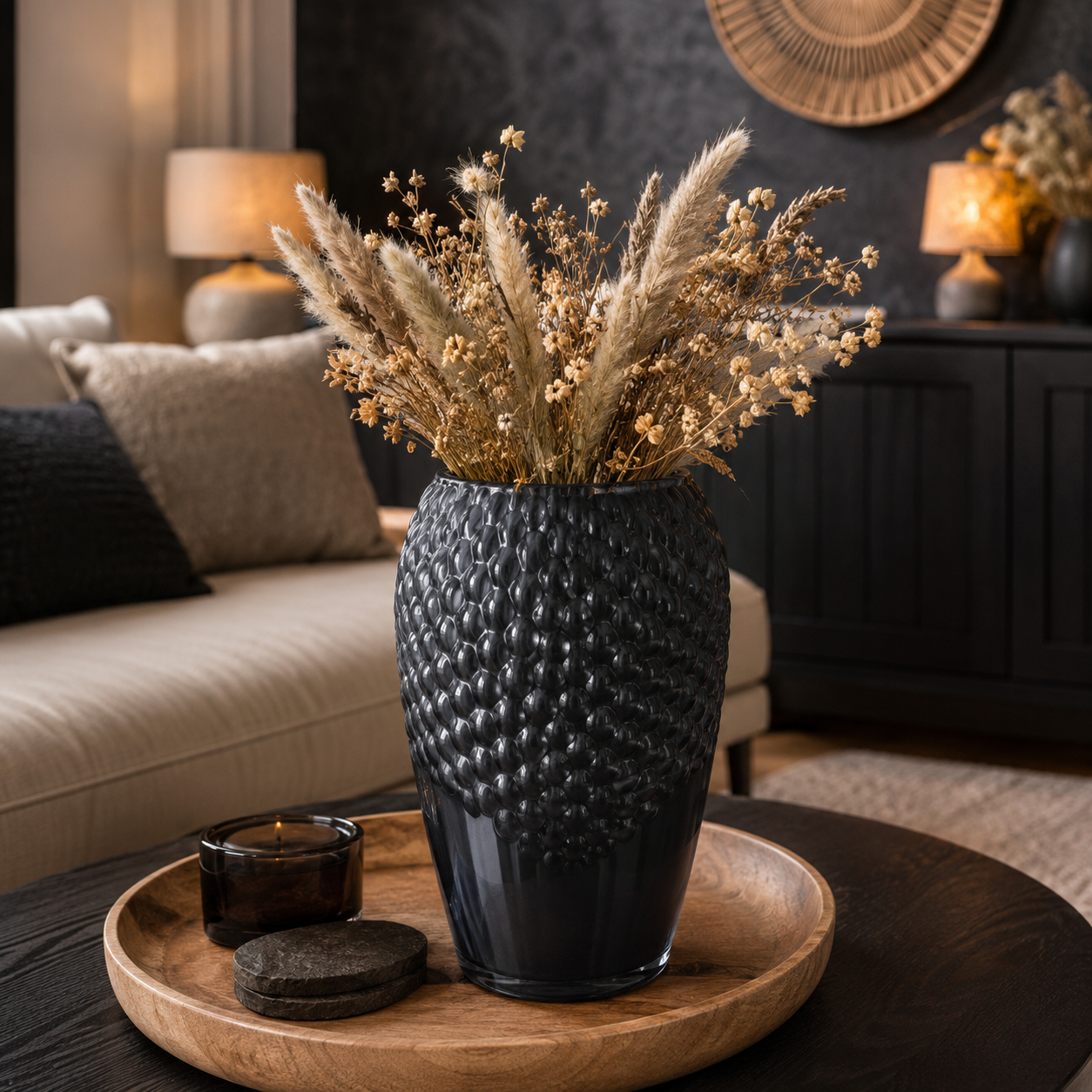 Vase en verre texturé gris foncé – Élégance bohème intemporelle